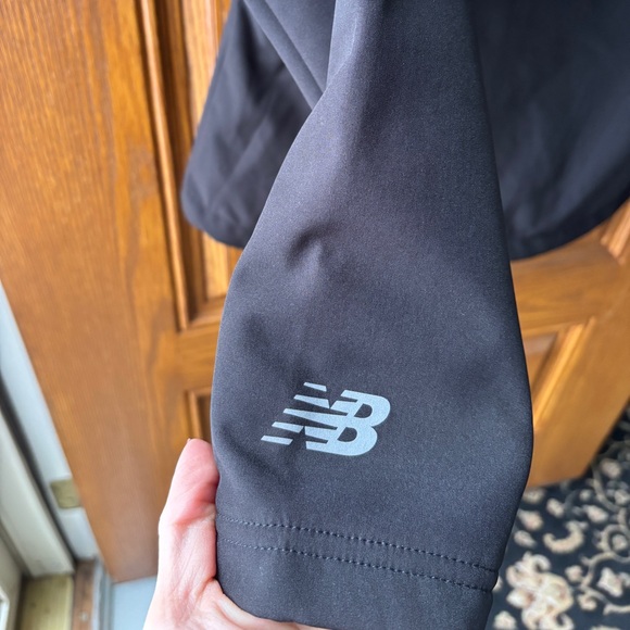 New Balance Hooded Jacket Womens Medium Black Full Zip Pockets Fleece Lined - Picture 6 of 12